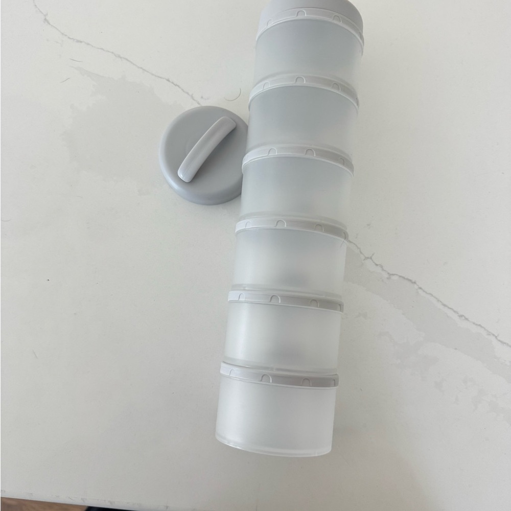 Stackable Snack and Formula containers - Picture 1 of 2